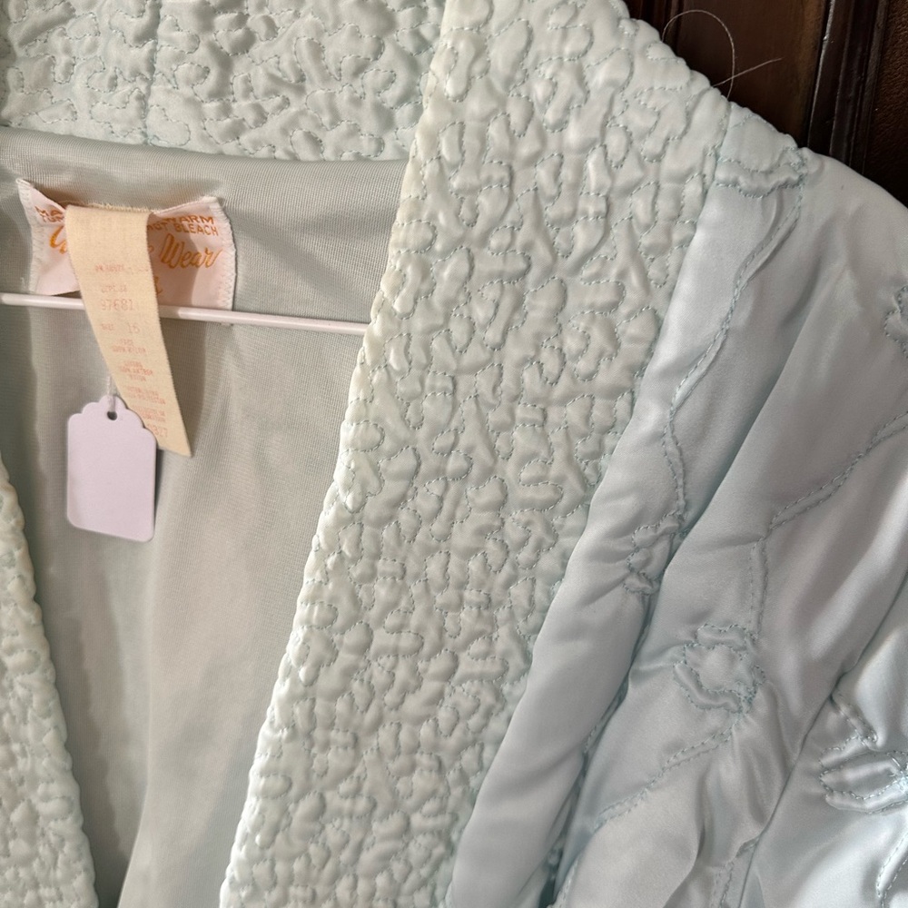 Quilted Robe in Soft Blue - Picture 3 of 3
